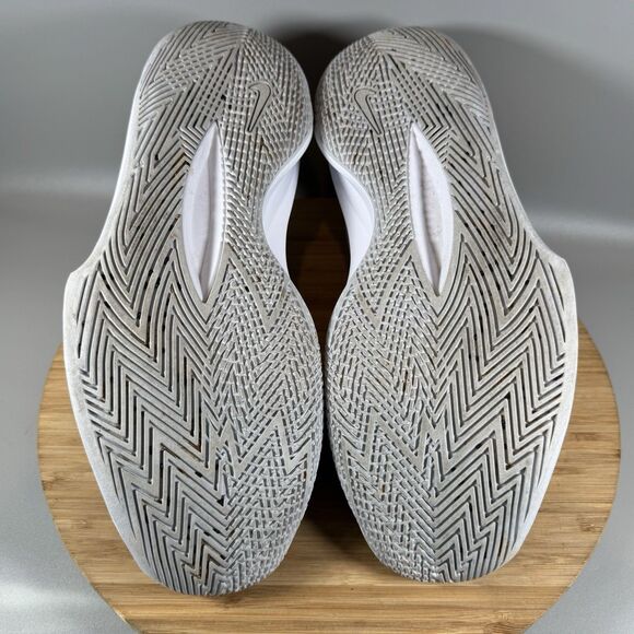 Nike Athletic Shoes in Black and White - Picture 6 of 8